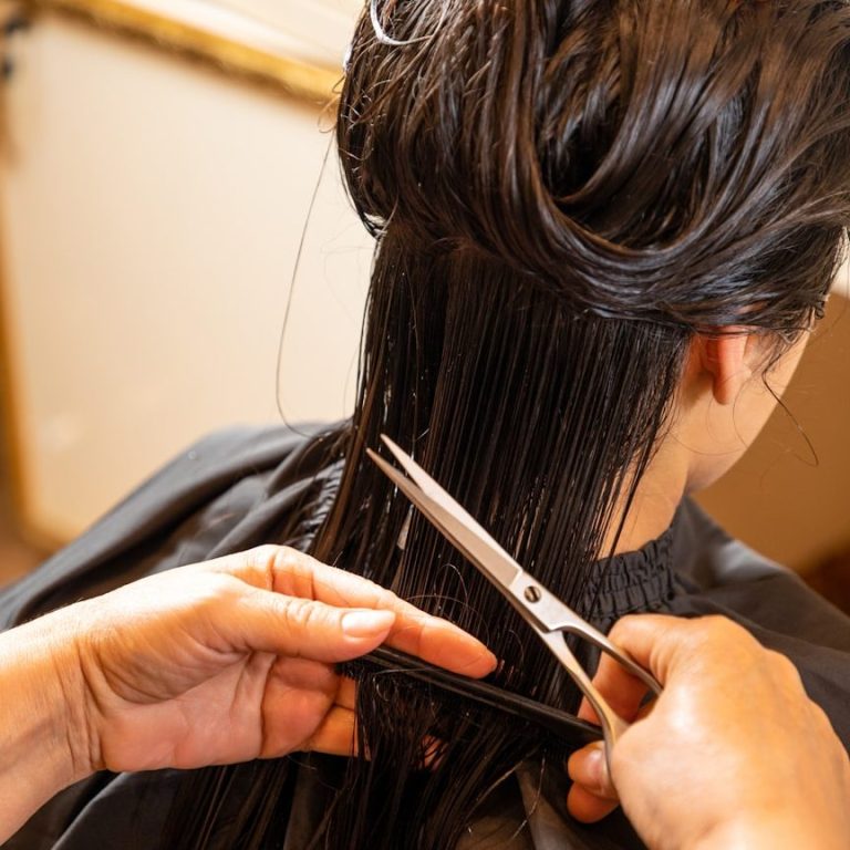 Damen- und Herrenhaarschnitt in Leipzig – präzise Schnitte im Vogue Hairstudio Damen- und Herrenhaarschnitt in Leipzig – präzise Schnitte im Vogue Hairstudio